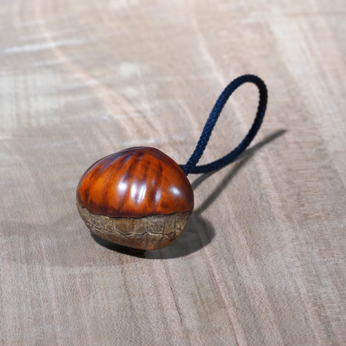 木彫刻 根付「栗」黄楊 木彫り クリ キーホルダー ストラップ 工芸品
