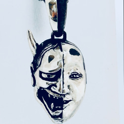 ハンドメイド▪ ペンダント。 アメリカ製。全てを見渡すGod's Eye。値下げ duality mask》般若×女面 ハーフフェイスペンダント｜silver925・燻し