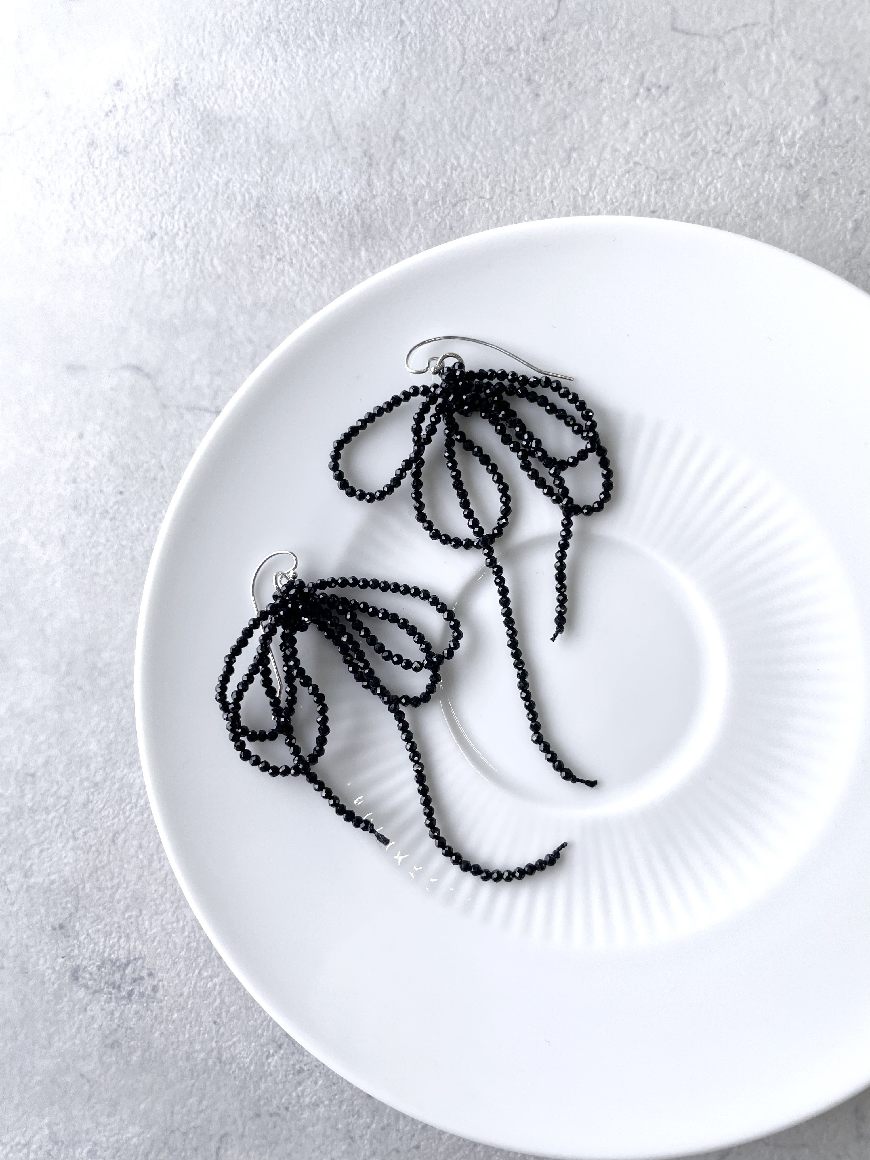 ピアス　ブラックスピネル リボン　天然石　シルバー