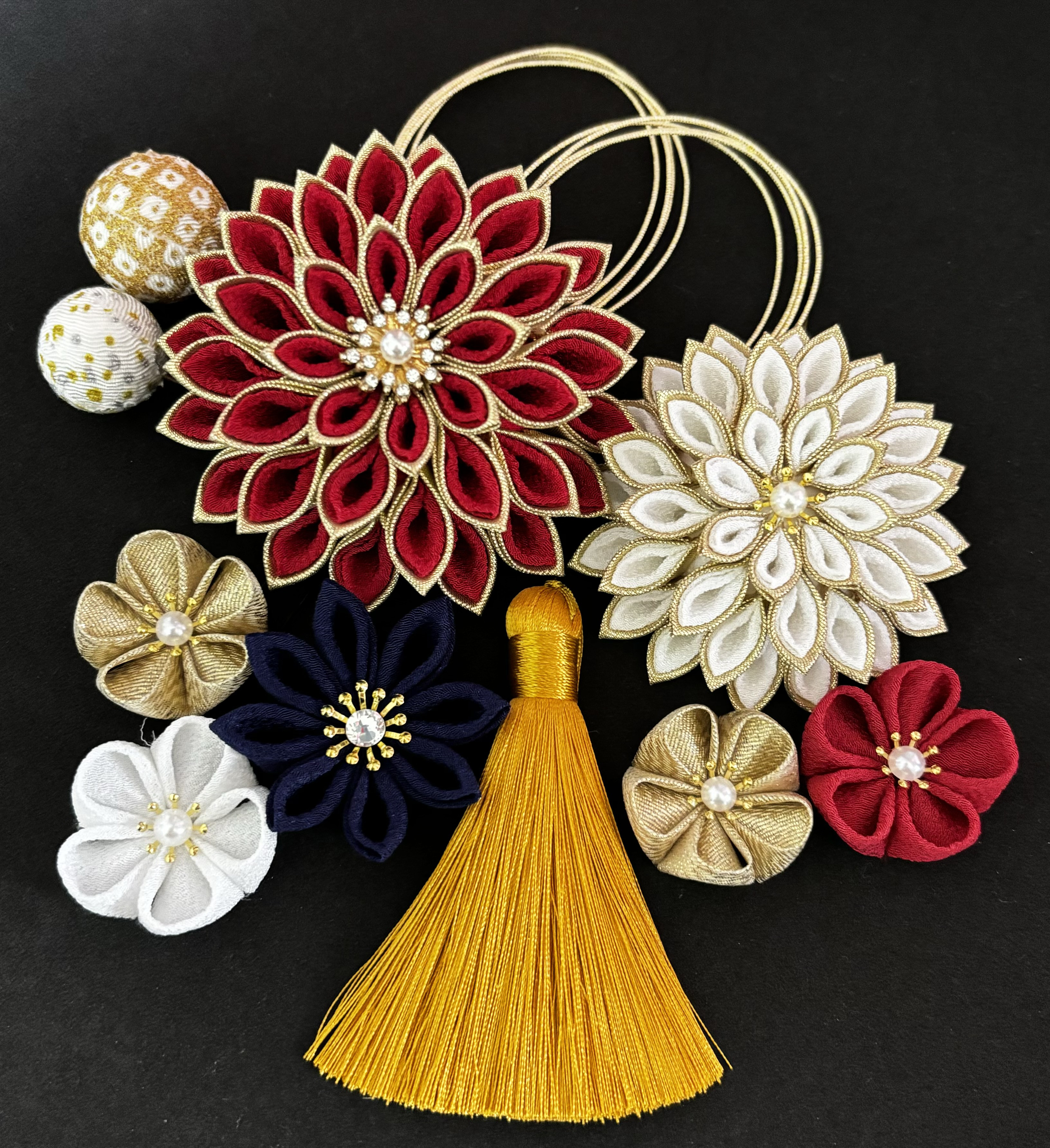 つまみ細工　髪飾り　赤(エンジっぽい) 白　ゴールド