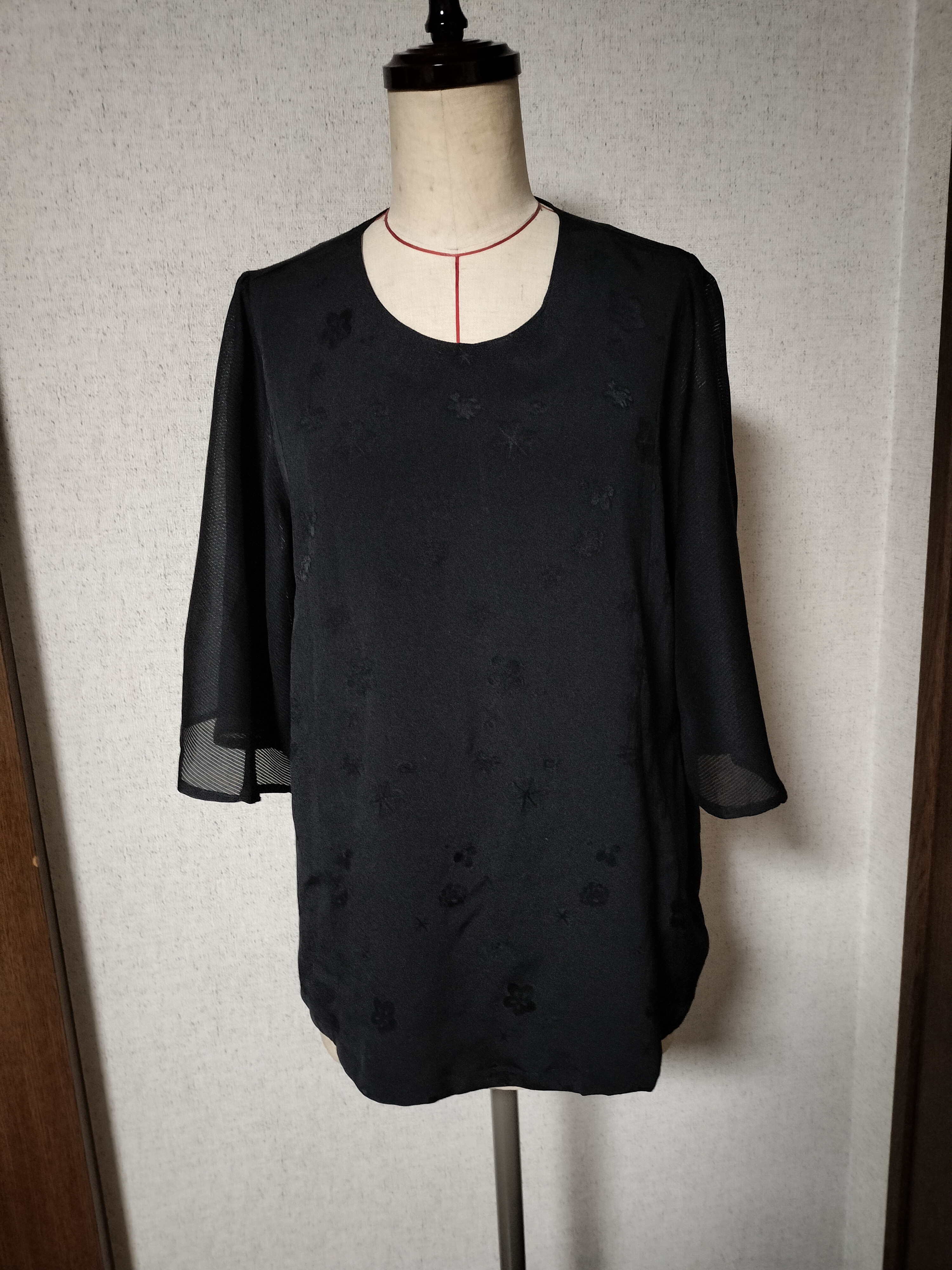 正絹黒ブラウス・袖フレアー・喪服にも