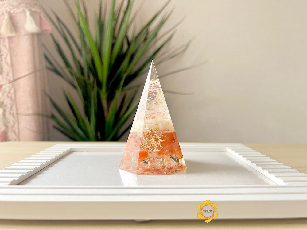 元気になるオレンジカラーのオルゴナイト