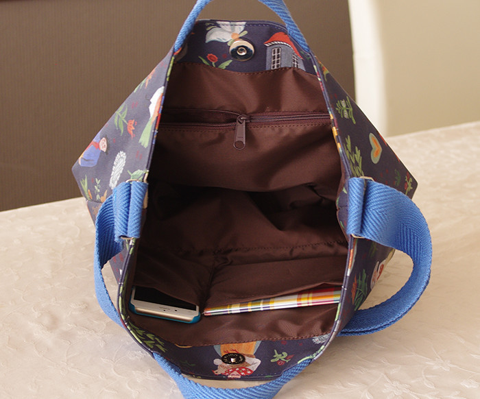 フォークっぽいほのぼのした馬柄のラウンドボトムバッグ