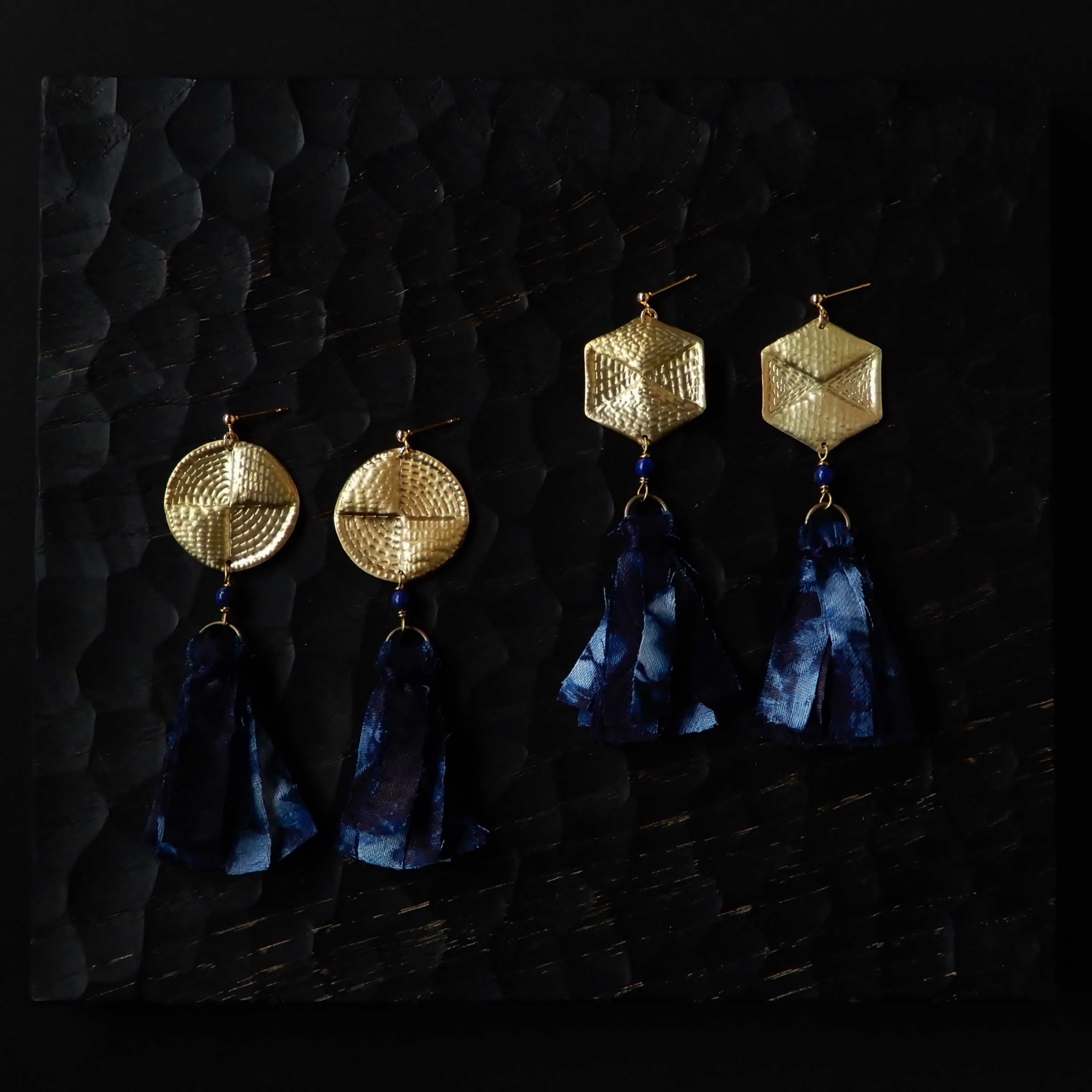 真鍮 ピアス イヤリング 【六角形】 アクセサリー ラピスラズリ 天然石 タッセル 藍染 彫金 襤褸  アフリカ