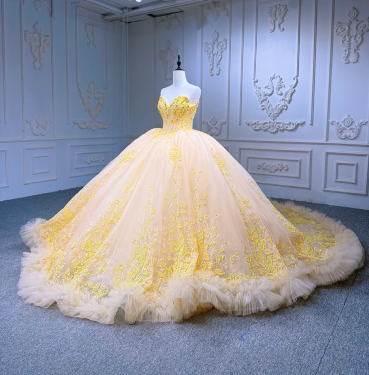 新作　イエロー黄色　ふんわりチュール　レーススカート　上品　フレアスカート　ボリューム　大人気　美しいレース成人式前撮り 51,894円