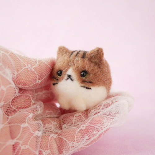 羊毛フェルト 猫 ちゃうこページ ふわもち猫ちゃんマスコット｜羊毛フェルト・キジ白・手のひら