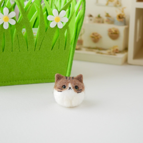 ふわもち猫ちゃんマスコット｜羊毛フェルト・キジ白・手のひら