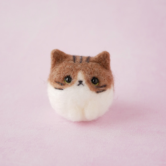ふわもち猫ちゃんマスコット｜羊毛フェルト・キジ白・手のひら