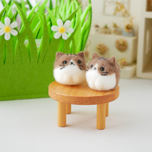 ふわもち猫ちゃんマスコット｜羊毛フェルト・キジ白・手のひらサイズ