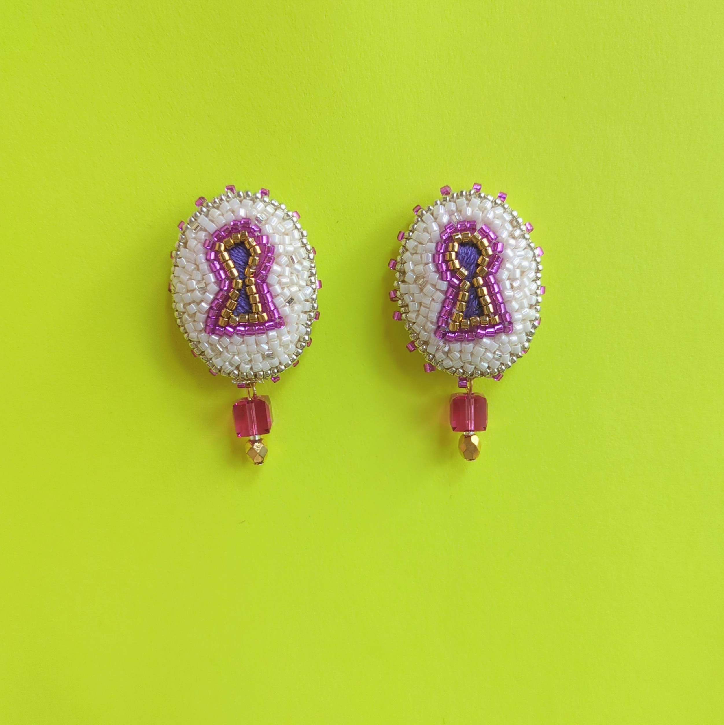 かぎ穴古墳ピアス　両耳用