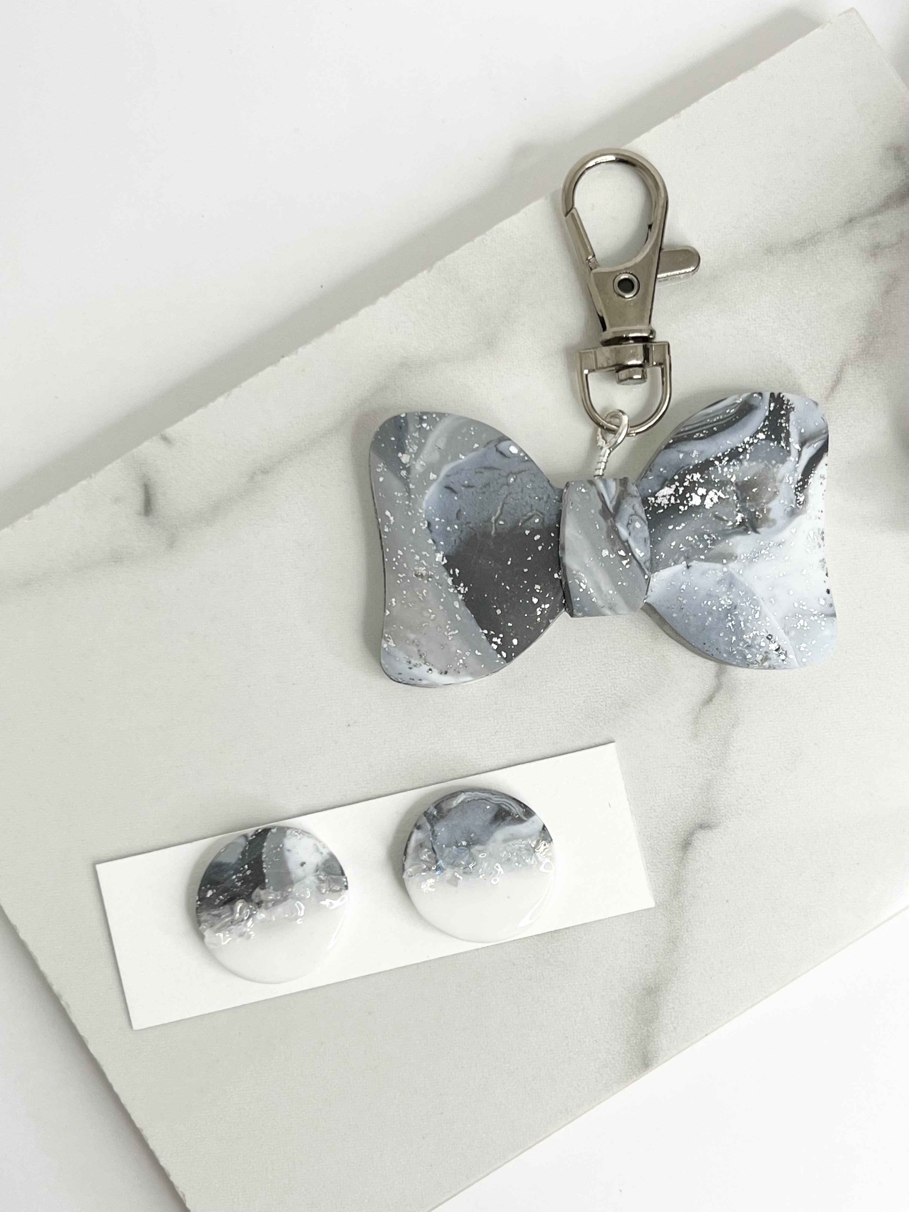 シックな黒灰リボンチャーム&イヤリング（ピアス）【愛犬とお揃いアクセサリー】