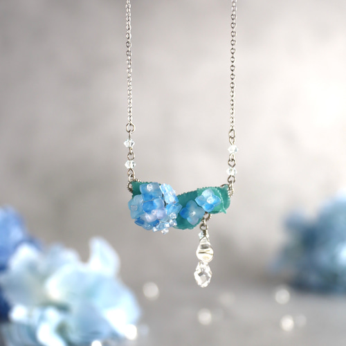 【ギフ_包装】 雨あがり紫陽花（あじさい）ネックレス ネックレス 濃いブルー アクセサリー