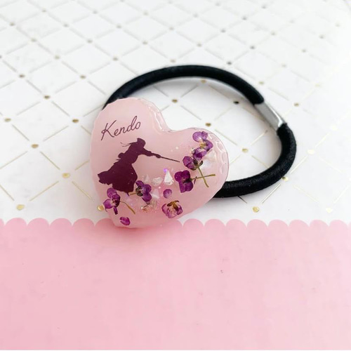 2041】剣道ヘアゴム 紫のアリッサム入り桃色ハート型ヘアアクセサリー