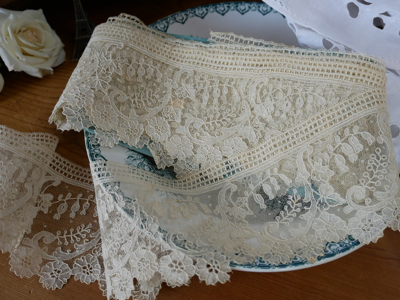 アンティークポワン・ド・ガーズレース A（カット販売）