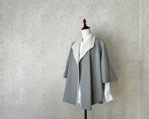 【バーバリーロンドン】ウール100%　ガーディガンケープ　ポンチョ　グレー バーバリーロンドン】ウール100% ガーディガンケープ ポンチョ