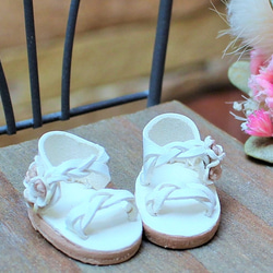 ☆オビツ11 ミディブライス 靴 三つ編みお花サンダル 白 ホワイト