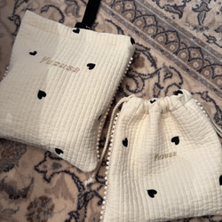 new⭐︎ヌビ黒ハート柄名入れ刺繍ポーチ　シューズポーチ　NUBI 名入れ　巾着ポーチ 入園グッズ　上履き袋 2枚目の画像