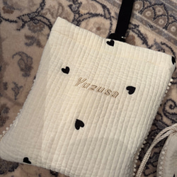 new⭐︎ヌビ黒ハート柄名入れ刺繍ポーチ　シューズポーチ　NUBI 名入れ　巾着ポーチ 入園グッズ　上履き袋 3枚目の画像