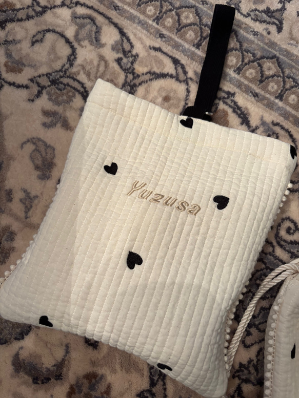 new⭐︎ヌビ黒ハート柄名入れ刺繍ポーチ　シューズポーチ　NUBI 名入れ　巾着ポーチ 入園グッズ　上履き袋 3枚目の画像