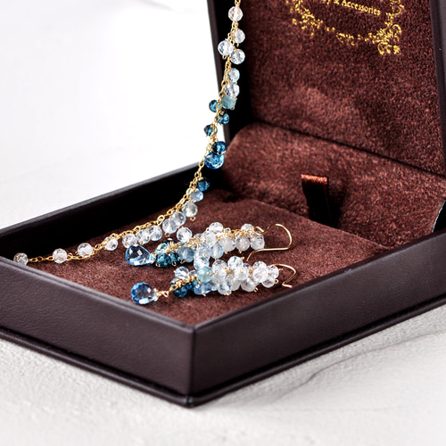 涼しげ クリア ブルー 3種の天然石 チェーン ピアス ロンドンブルートパーズ 涼しげ クリア ブルー 3種の天然石 チェーン ピアス ロンドンブルー