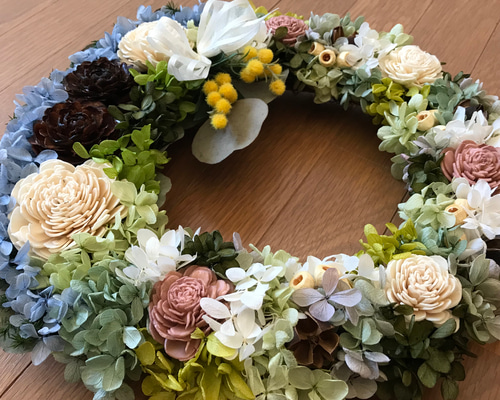 「希少な薔薇を生かしたリース♡」アシンメトリーのデザインです atelier karin | ⁡ ⁡ ⁡ 小さめリース ⁡ 1つでも多くお持ち