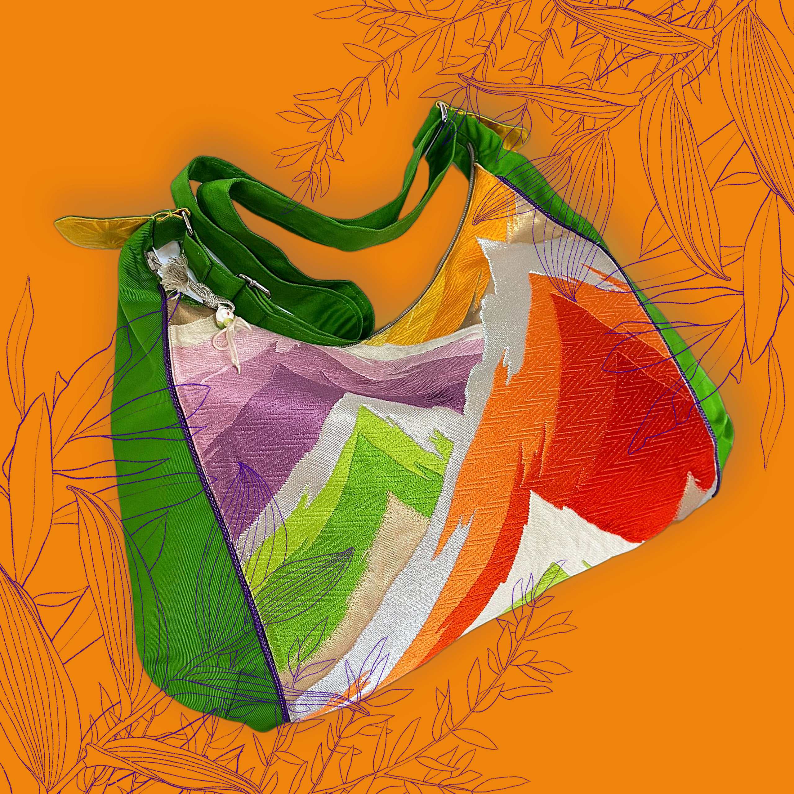 動きのある鮮やか模様が魅力、和モダンでゴージャスなシルク帯の斜めがけバッグ。大人可愛い2WAYショルダーバッグ。