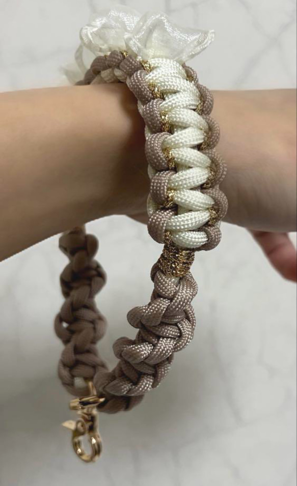 受注制作　ハンドストラップ　スマホストラップ　パラコード　ハンドメイド　大人可愛い　上品　 4枚目の画像