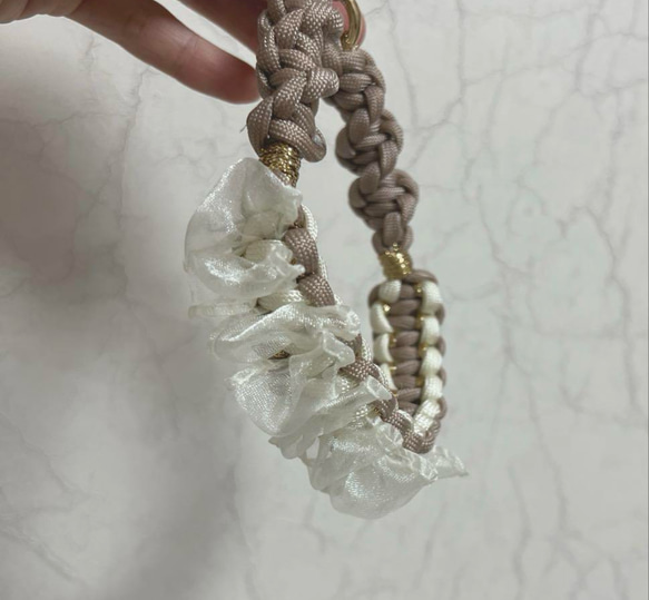 受注制作　ハンドストラップ　スマホストラップ　パラコード　ハンドメイド　大人可愛い　上品　 5枚目の画像
