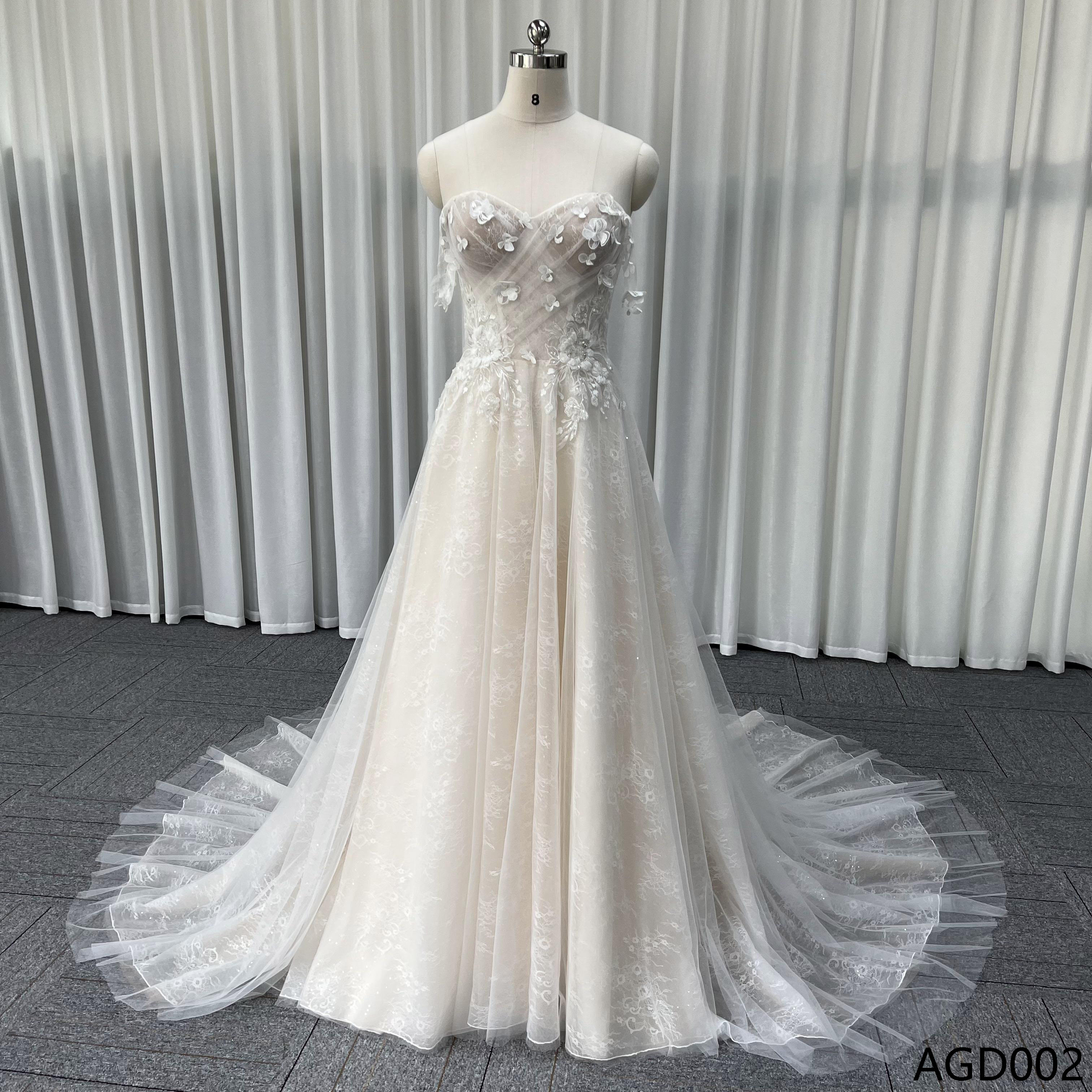 見逃さない　アイボリー　胸フリル　チュール　チューブトップ　可愛い袖　プリンセス　上品　ブライダル二次会披露宴お呼ばれ