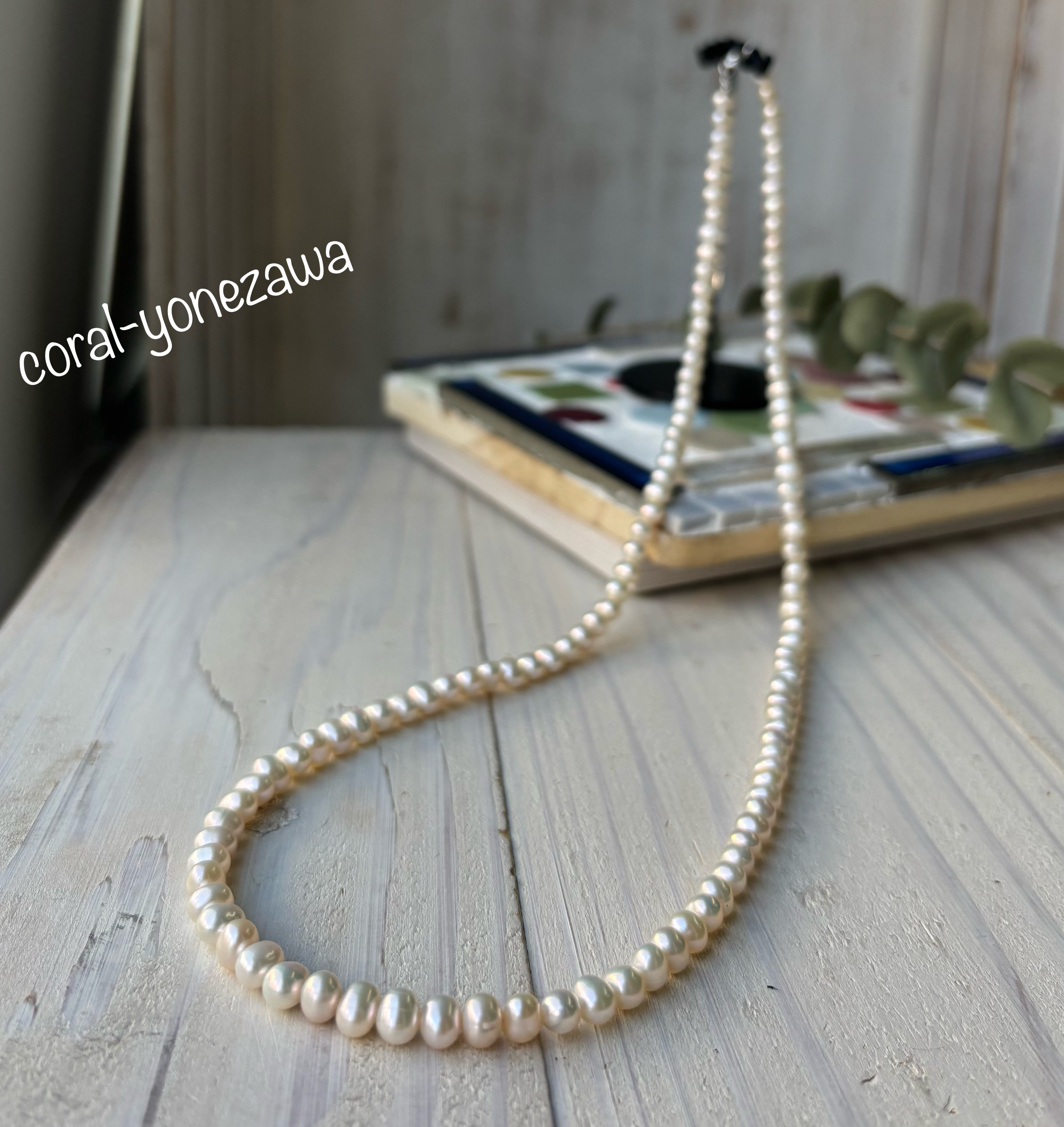 淡水パールネックレス．ゆったり60センチ〜ホワイトカラー