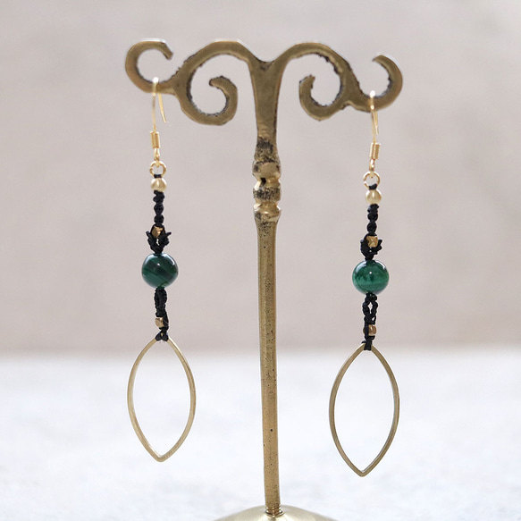 マーキスブラスフープマラカイトマクラメピアスmacp128天然石エスニックアジアンエキゾチックなアレルギーフリーピアス 4枚目の画像