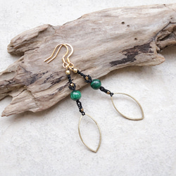 マーキスブラスフープマラカイトマクラメピアスmacp128天然石エスニックアジアンエキゾチックなアレルギーフリーピアス 1枚目の画像