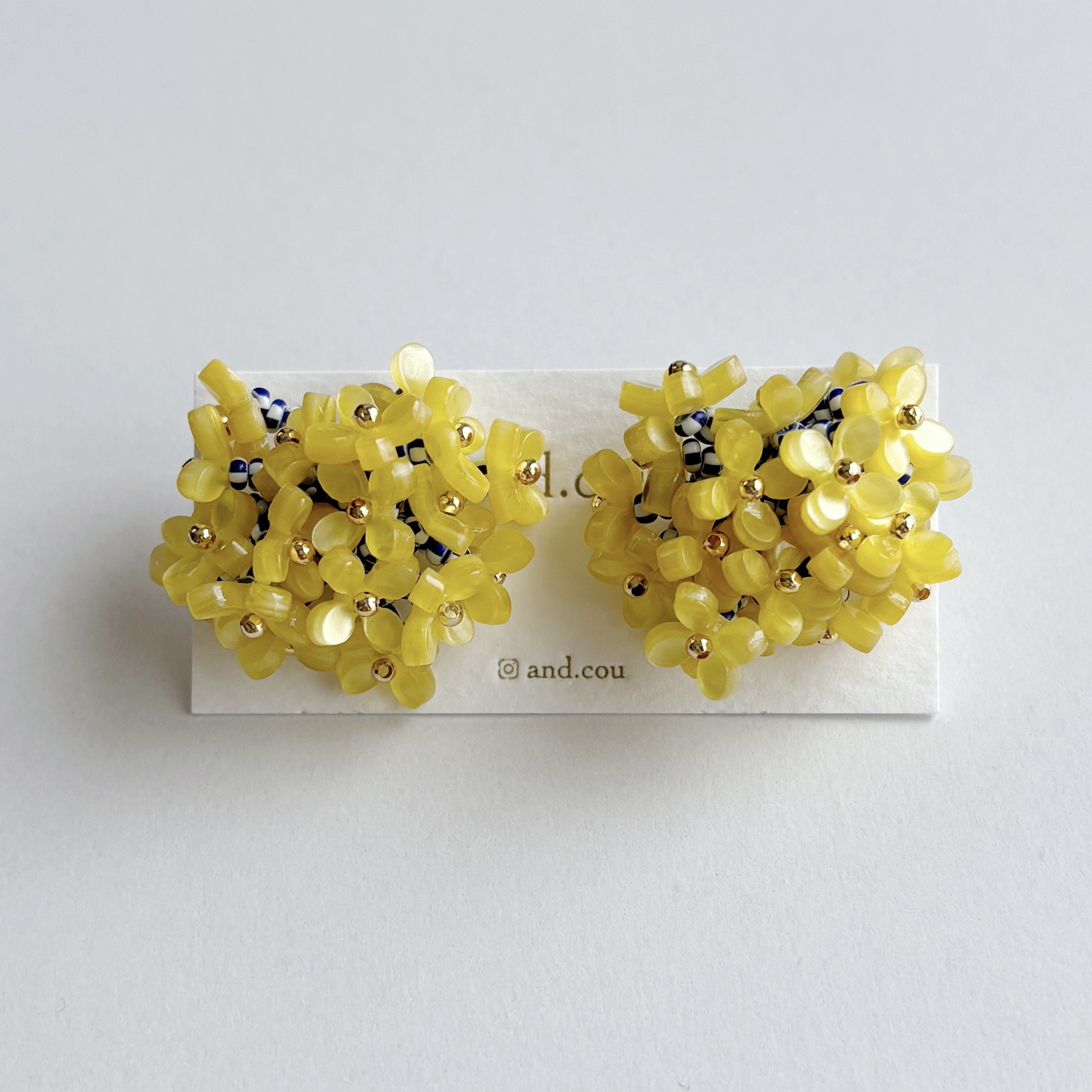 baby sisi【フリージア】/ヴィンテージ ビーズ & お花 ビーズ アレルギー対応