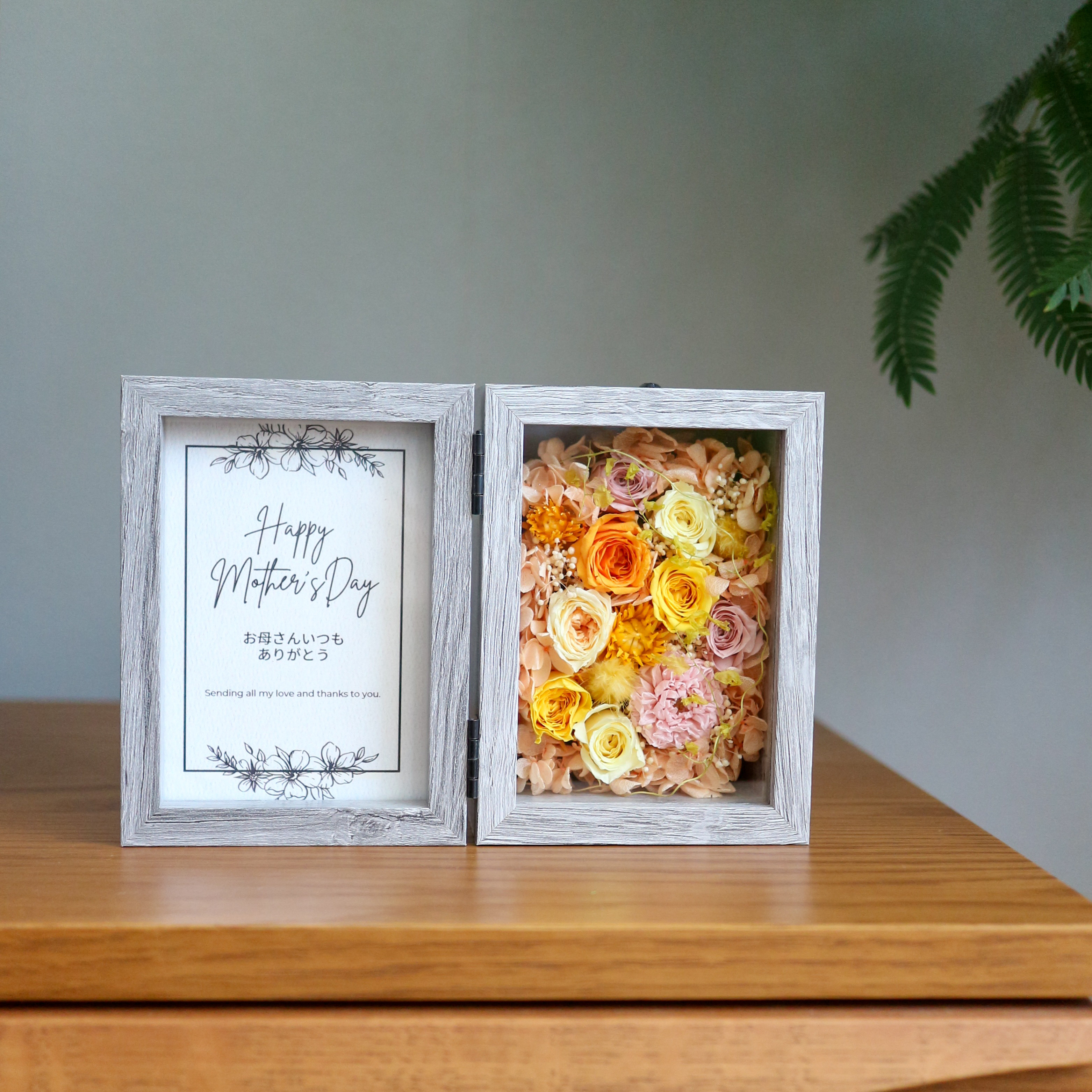 ピンクとイエローのフォトフレーム   プリザーブドアレンジ