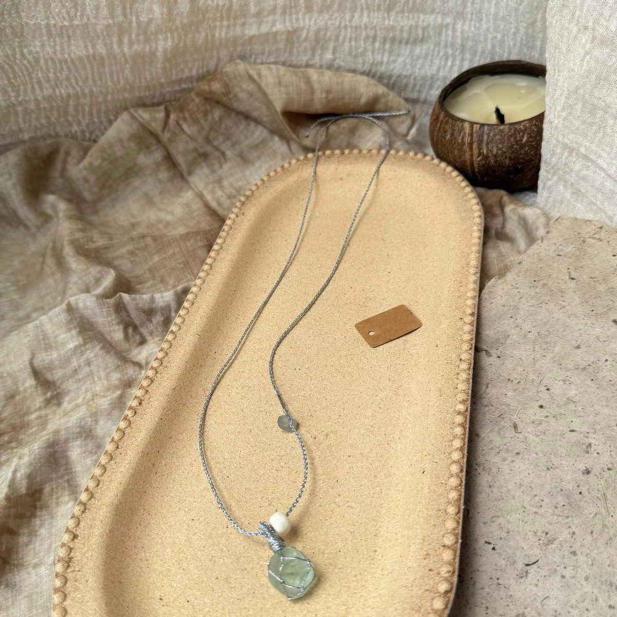 純粋手編み天然グリーン熒石クリスタル原石パワーペンダントです