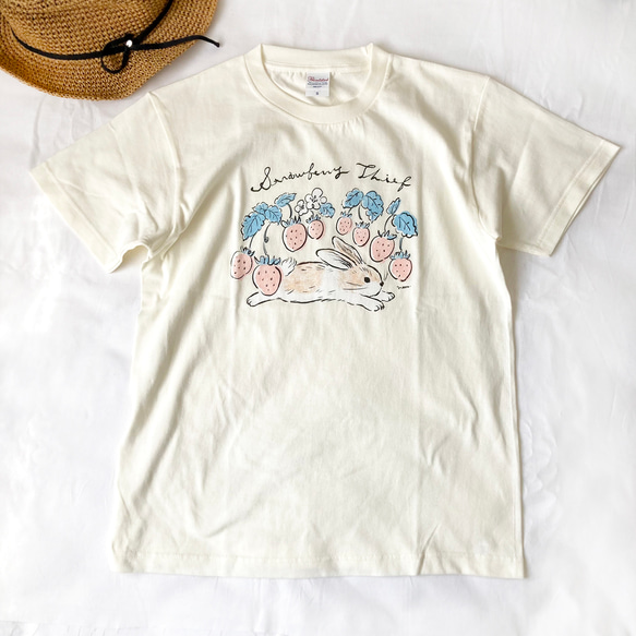 【７月下旬発送】苺泥棒うさぎＴシャツ（クリーム）｜半袖〔動物シリーズ〕 4枚目の画像