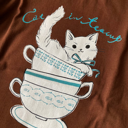 【6月下旬出貨】貓咪茶杯T卹（巧克力色）｜短袖【動物系列】 第6張的照片