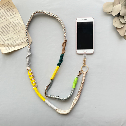 パラコードで作る気まぐれスマホショルダーストラップ(イエロー