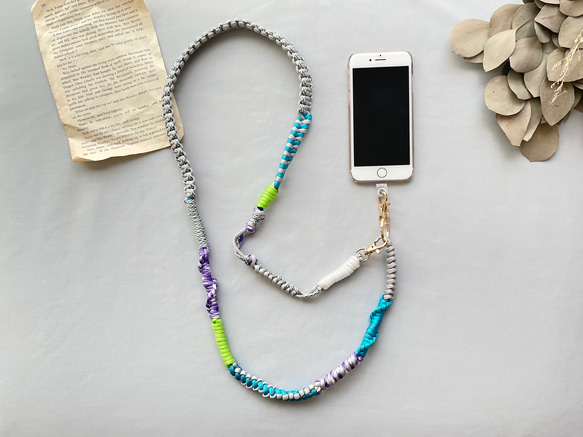 パラコードで作る気まぐれスマホショルダーストラップ(ターコイズ