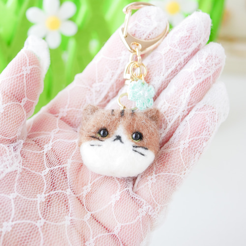 キジ白猫とお花キーホルダー|バッグにつけて一緒にお出かけ ギフト