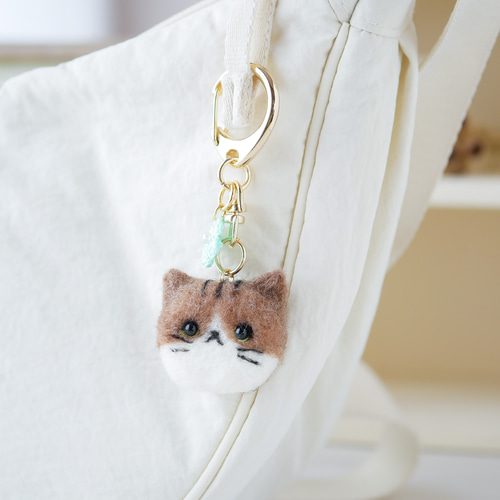 キジ白猫とお花キーホルダー|バッグにつけて一緒にお出かけ ギフト