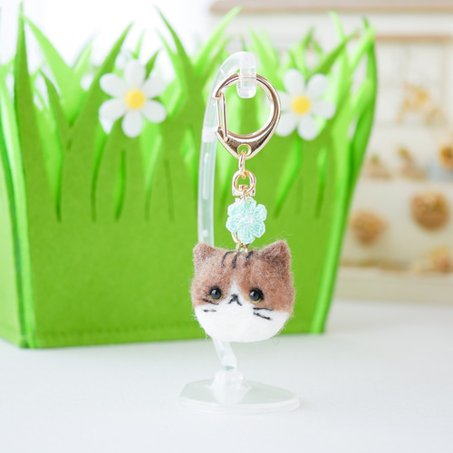 キジ白猫とお花キーホルダー|バッグにつけて一緒にお出かけ ギフト