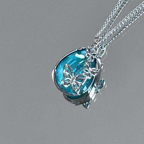 蝶のジュエリークリップ付きクリスタル（ラグーナディライト）の