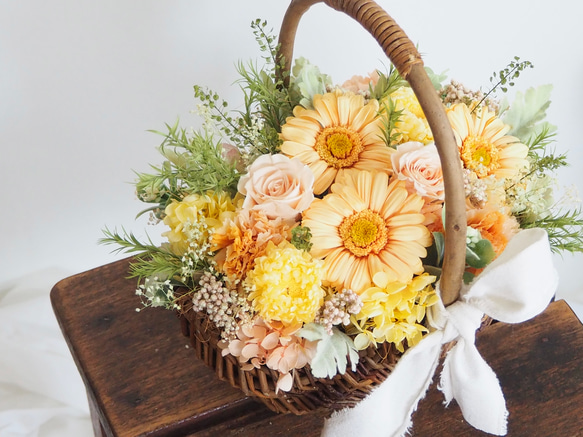 ガーベラのプリザーブドフラワーバスケットアレンジ basket