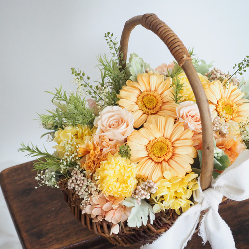 専用フラワーアレンジ　ガーベラ ガーベラのプリザーブドフラワーバスケットアレンジ basket