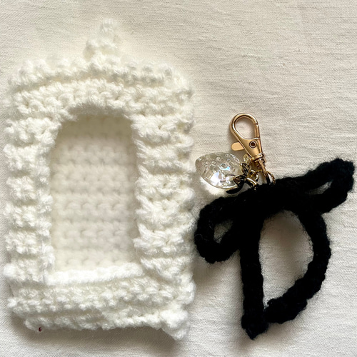 毛糸 編み物 トレカケース ハンドメイド リボン キーホルダー 苺