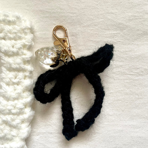 毛糸 編み物 トレカケース ハンドメイド リボン キーホルダー 苺