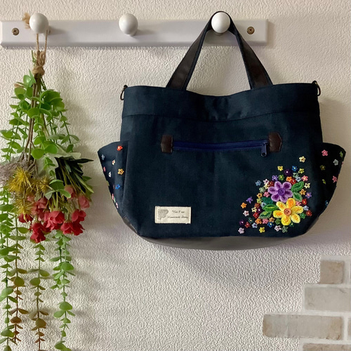 新作！お出掛けトート☆3WAY☆ショルダー紐付き☆手刺繍☆ トート 