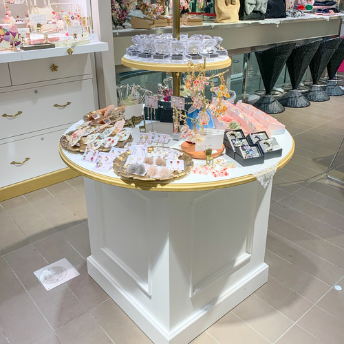 円形ディスプレイシェルフ（直径900mm） 3段ラウンドシェルフ 特注店舗