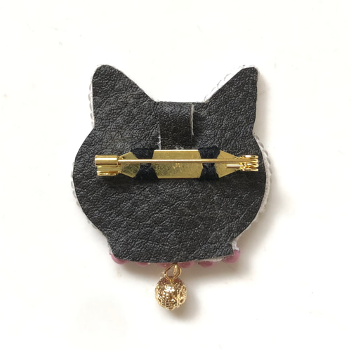 白猫】手刺繍ブローチ 2way仕様(バッグチャームオプションあり) 愛猫と